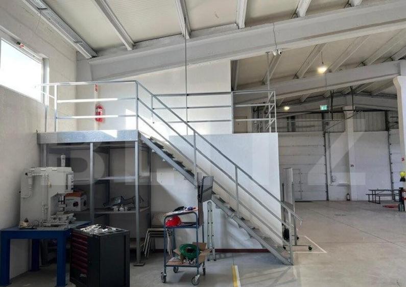 Hala cu acces facil, 2 incaperi, 2500 mp, zona Bulevardul Mu - 33