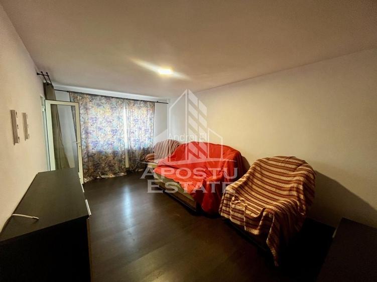 Apartament 3 camere, decomandat, centrala proprie, Zona Girocului
