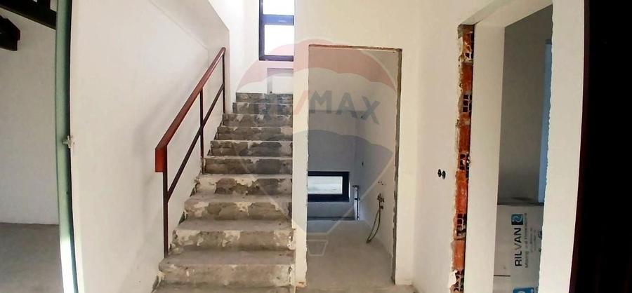Casa cu 4 camere de vanzare in Crevedia acces privat - 6