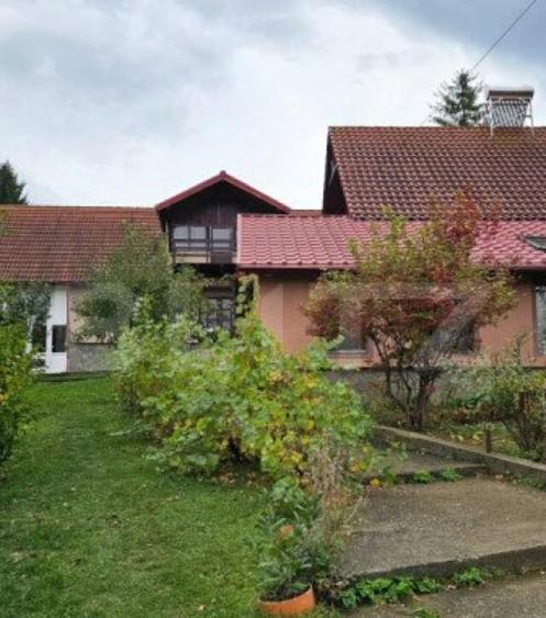 Casa deosebita, 3000 mp teren, 6 camere zona linistita - Bar - 9