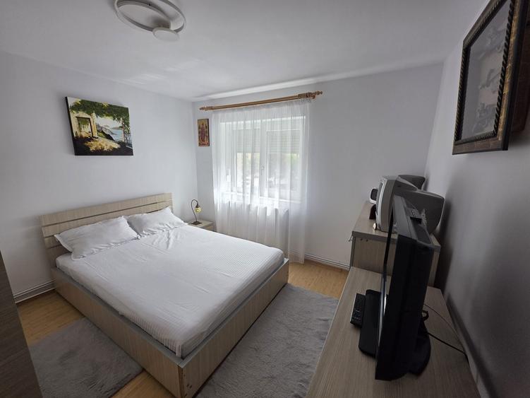 Apartament elegant, 3 camere, decomandat, etaj 2/4, str. Cuza Voda - 7