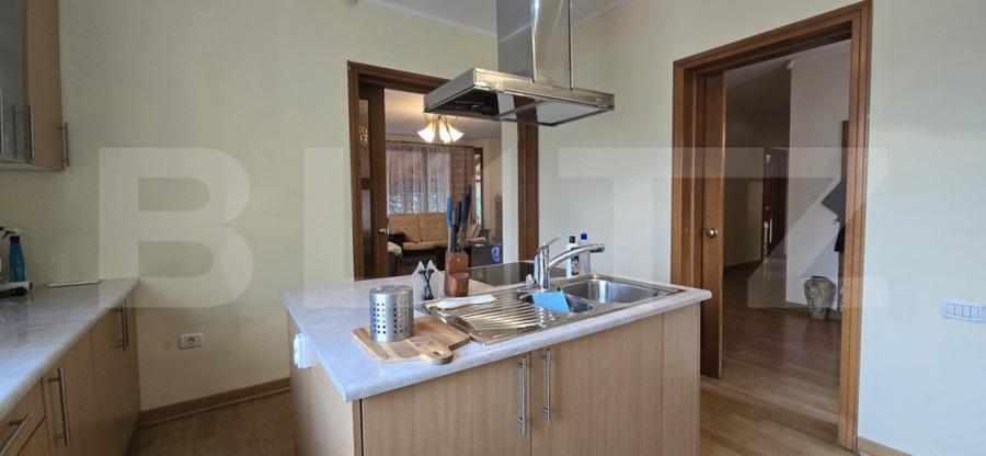 Casa deosebita cu 3 dormitoare ?i jacuzzi, aproape de sta - 16