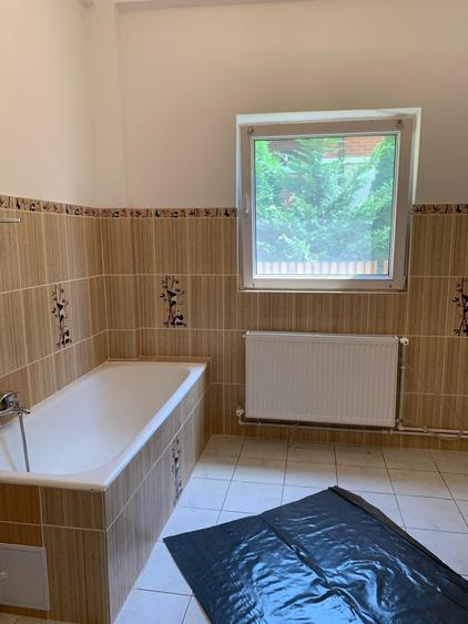 Casă individuală cu 15 camere cu Canalizare în Theodor Pallady