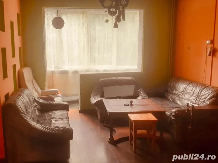 apartament cu 3 camere la Brad jud Hd - 1