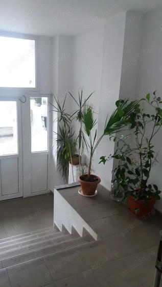 Garsoniera mare, in imobil nou, intrare Racadau - 3