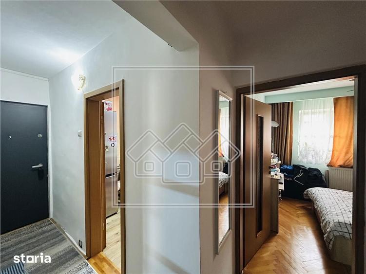 Ap cu 2 camere, pivnita, Etaj 2\/5 - Zona Valea Aurie - 1