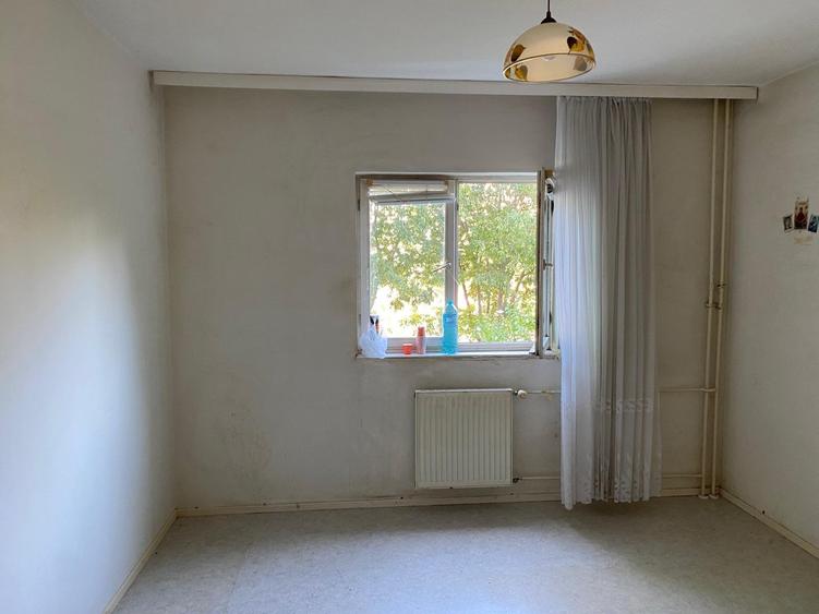 Mangalia , 2 camere , decomandat , etaj 1 - 4