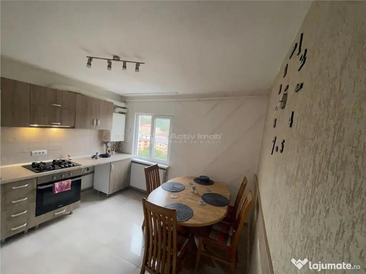 Apartament cu 3 camere decomandat în Micro II