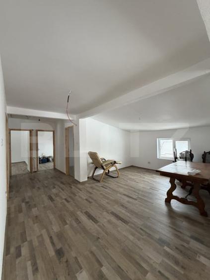 Casă individuală cu 7 camere cu Teren 432 Mp în Podari