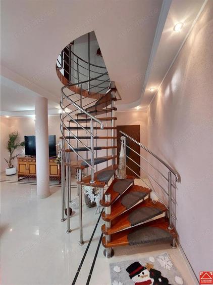 Casa mare pentru 2 familii sau pentru afacere - 4