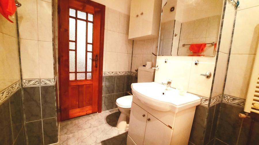 Apartament cu 3 camere decomandat, mobilat în Mircea cel Bătrân