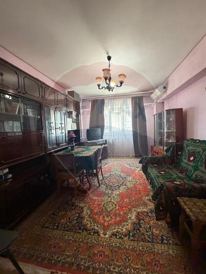 Apartament cu 3 camere decomandat, mobilat în Calea București