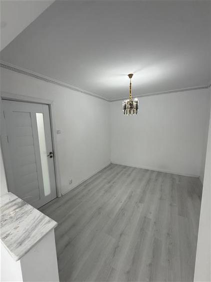 Apartament cu 3 camere semidecomandat în Tomis Nord