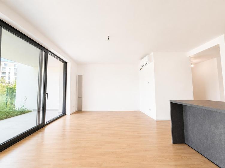Apartament cu 3 camere decomandat, mobilat în Băneasa