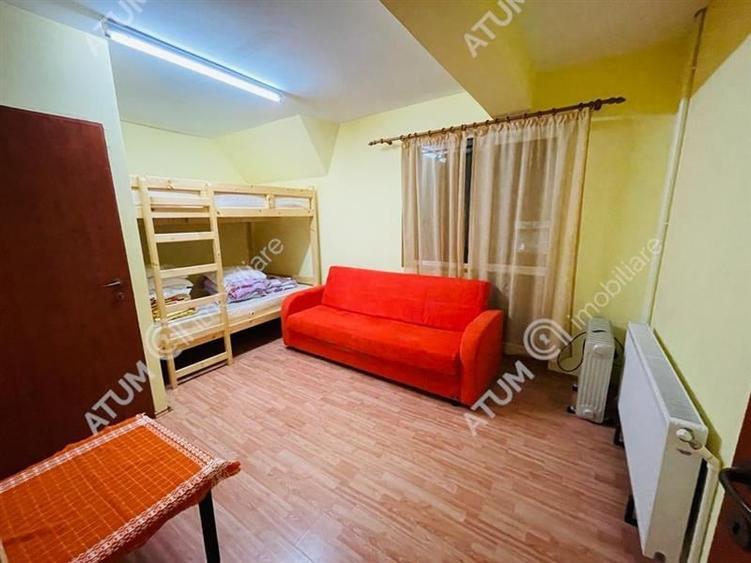 Casă individuală cu 8 camere cu Canalizare în Păltiniș