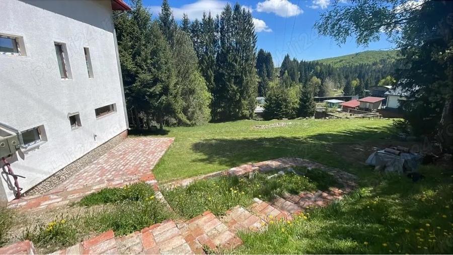 Casă cu Teren 300 Mp în Gărâna