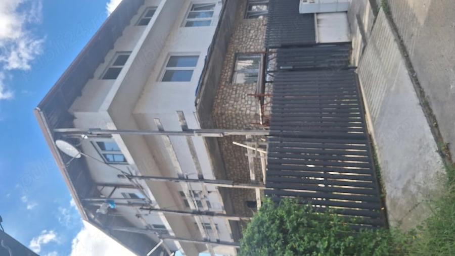 Casa mare. Merita incercat pentru familii mari. Eventual 2 familii.Firme. - 2
