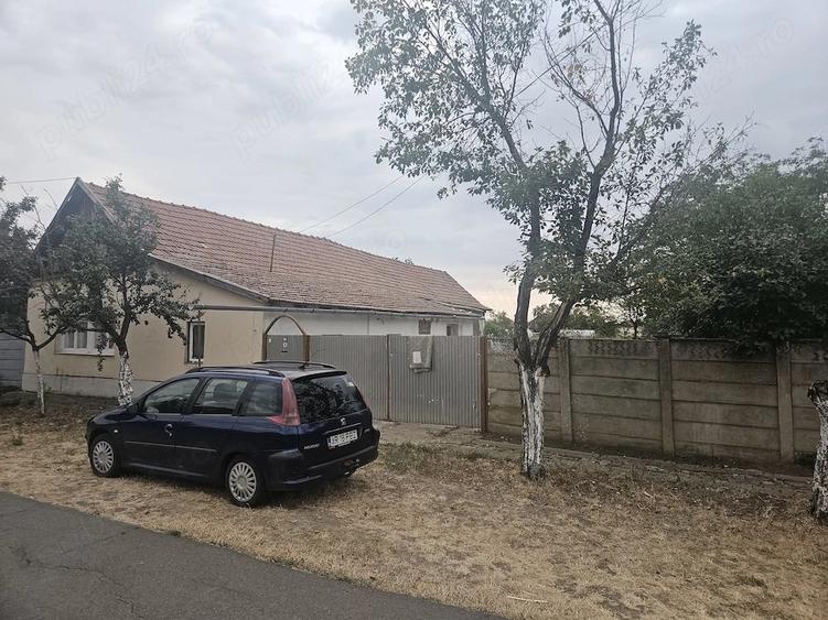 Casă cu 2 camere cu Teren 1790 Mp în Central