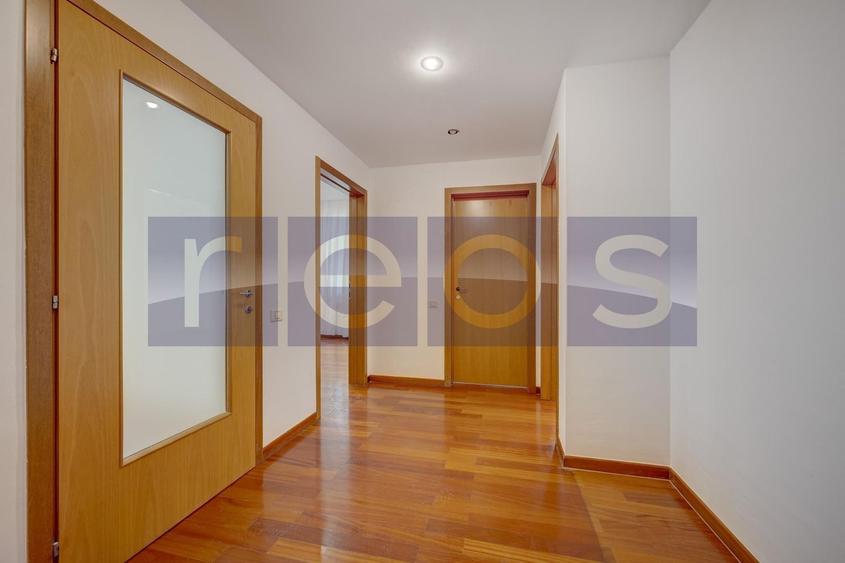 Apartament cu 4 camere decomandat în Primăverii