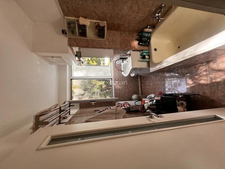 Apartament 2 camere ,semidecomandat ,centrala proprie noua,Eroii revolutiei metrou la 100m.