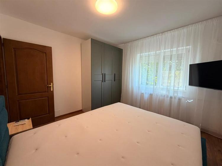 Apartament cu 3 camere decomandat, mobilat în Băneasa