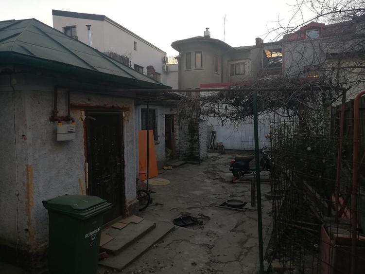 Piata Victoriei teren cu casa demolabila - 3