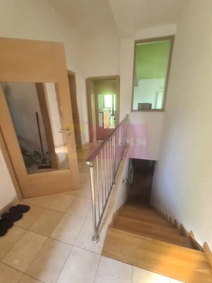 Casă cu 6 camere cu Teren 6600 Mp în Cornu