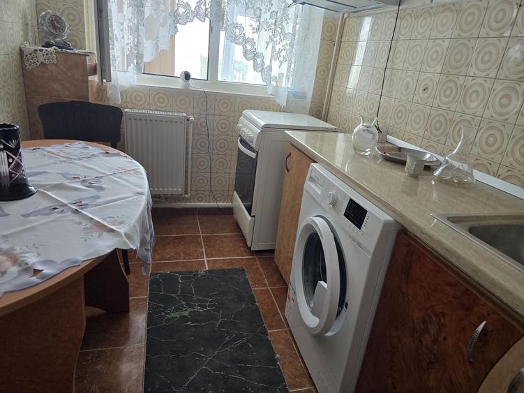 Casă cu 2 camere semidecomandat în Crâng