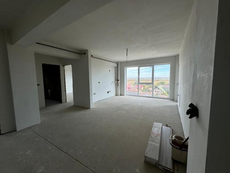 Apartament cu 3 camere decomandat în Est — fotografia 3
