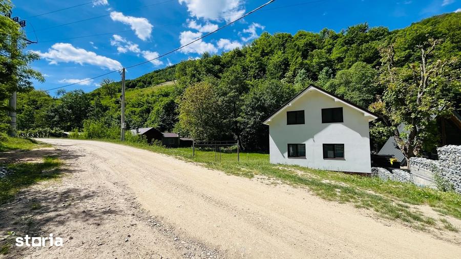 Casă cu 6 camere cu Teren 712 Mp în Central