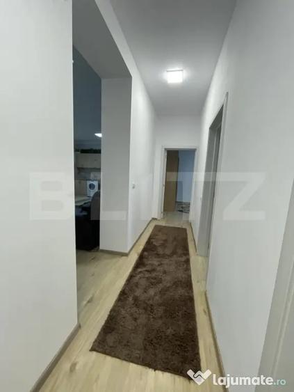 Apartament cu 3 camere semidecomandat în Central