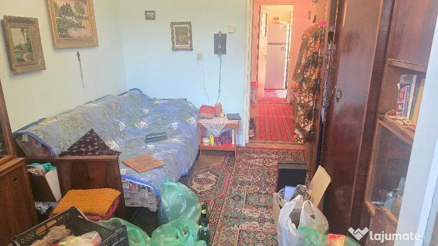 Apartament cu 3 camere decomandat în Piața Centrală