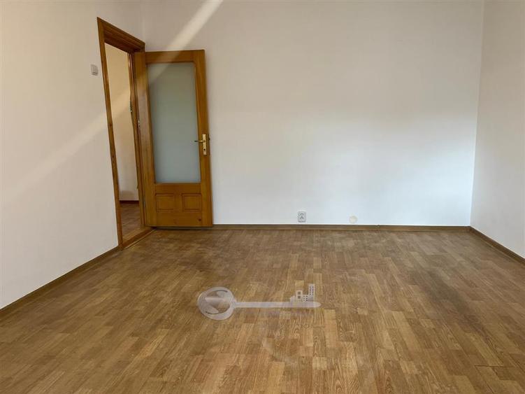 Apartament cu 3 camere decomandat în Nicolina
