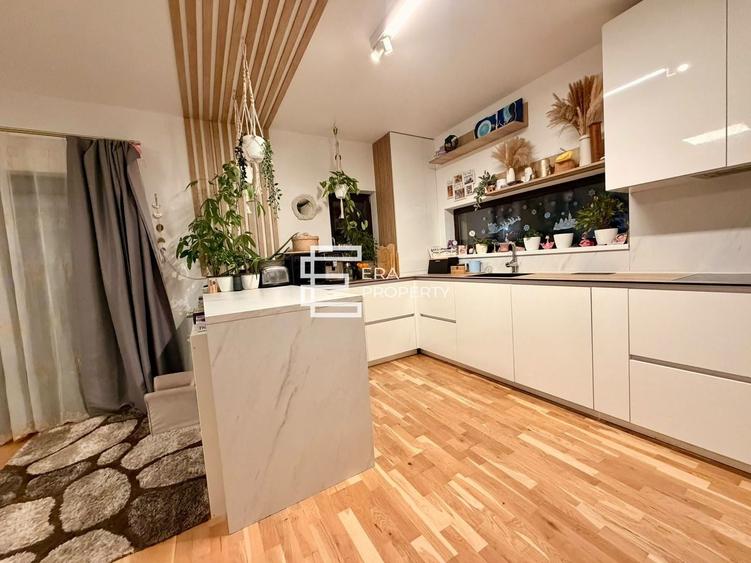 Duplex cu 5 camere cu Canalizare în Cristian