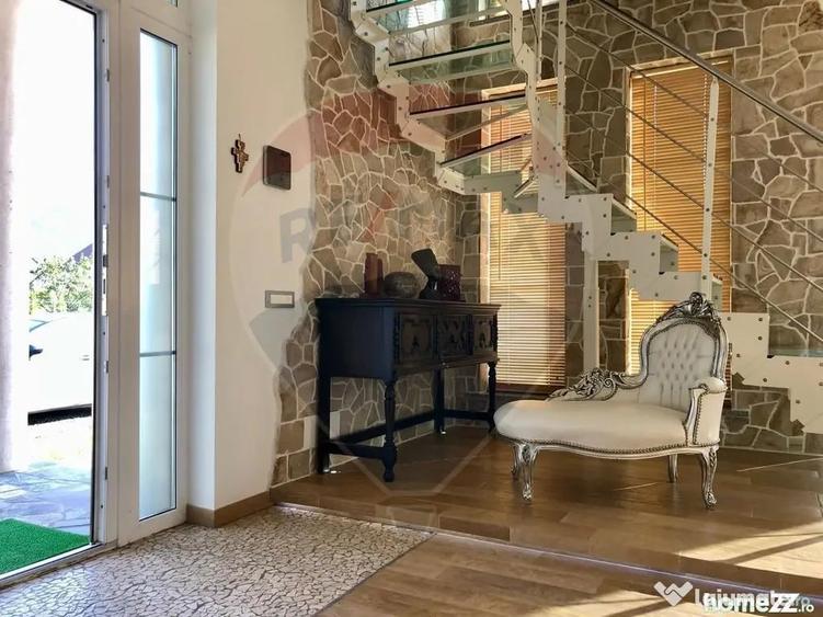 Casă cu 5 camere cu Teren 700 Mp în Tăuții de Sus