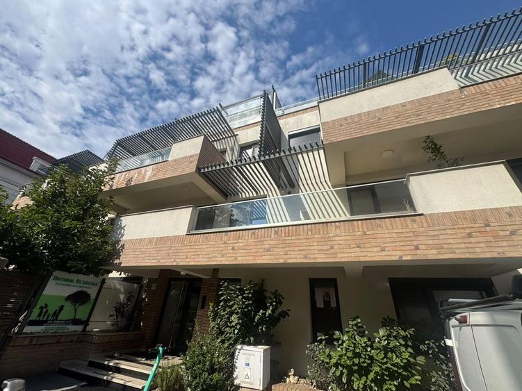 Apartament cu 3 camere semidecomandat, mobilat în Aviației