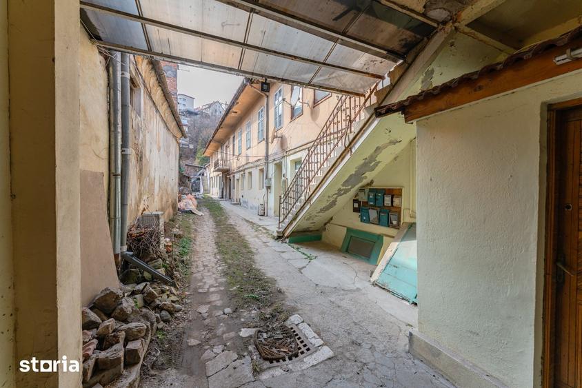 Casă cu Teren 696 Mp în Bartolomeu