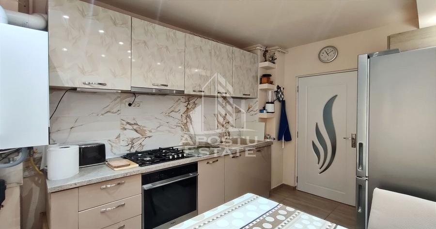 Apartament cu 4 camere semidecomandat, mobilat în Miorița