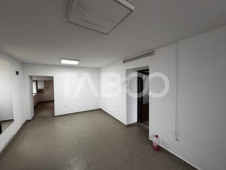 Spatiu comercial renovat 84 mpu doua intrari la strada Orasul de Jos - 3