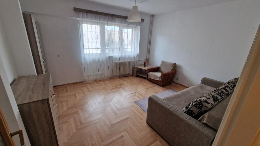 Garsoniera spatioasa zona 13 Decembrie - 1