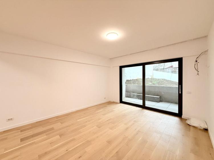 Tribunal Bulevardul Unirii 2 camere 147 mp 60 utili terasa 6 mp curte 81 mp 2025 - 2