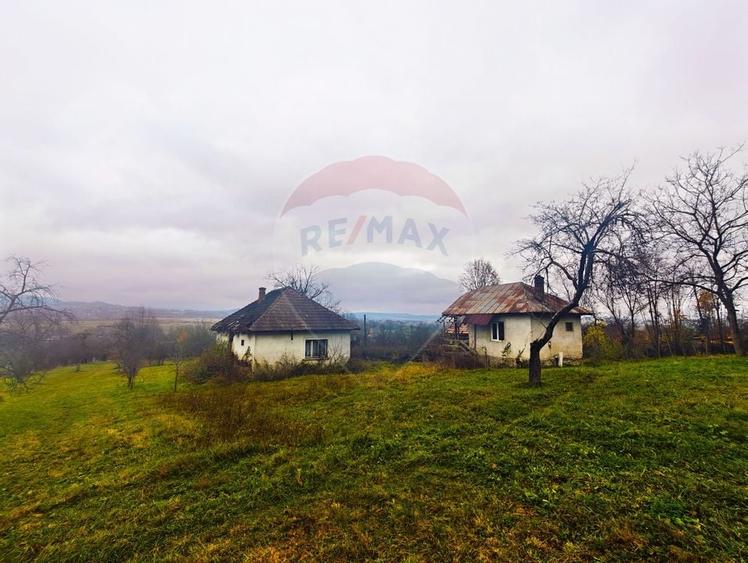 Teren de vânzare Unguraș cu priveliște si anexe - 4