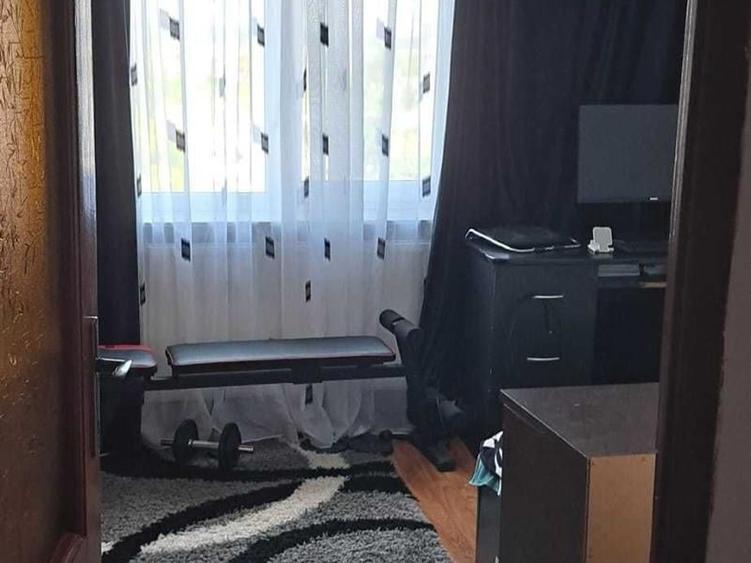 Apartament cu 3 camere decomandat în 1 Mai