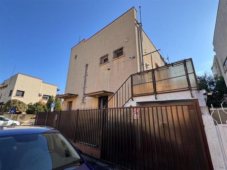 Vanzare vila Vatra Luminoasa - Victor Manu | - 2