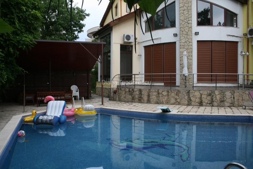 Vanzare vila superba D+P+1+M gradina garaj piscina teren 2500mp Pipera padure