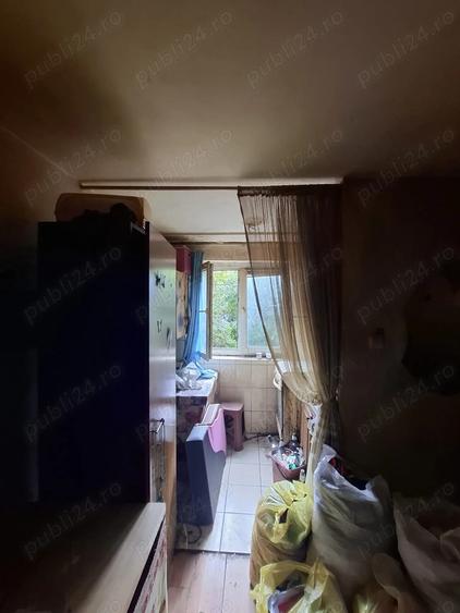 garsionera RAHOVA langa piata , etaj 3, 15mp, bloc din 1972 - 3