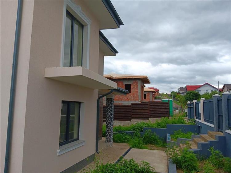 Miroslava vila la cheie  P+E su118mp Teren 440mp zona Trans Anapet - 10