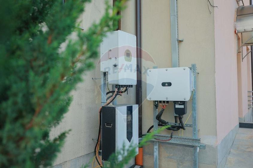 Hotel / Pensiune cu 24 camere de vanzare - Baile 1 Mai - 25