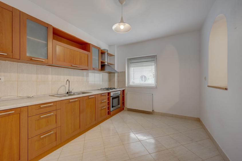 Duplex cu 3 camere cu Teren 302 Mp în Iancu Nicolae