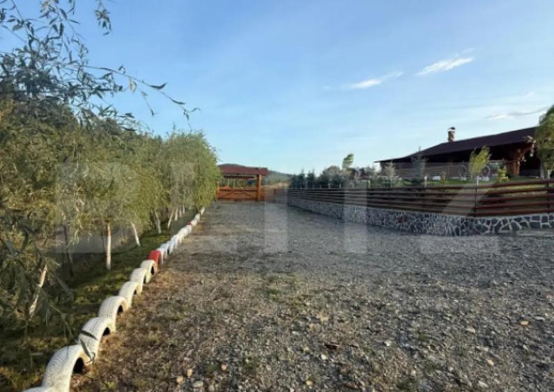 Cabana din lemn rotund, 2 camere, 140 mp, teren 2800 mp, Pal - 1